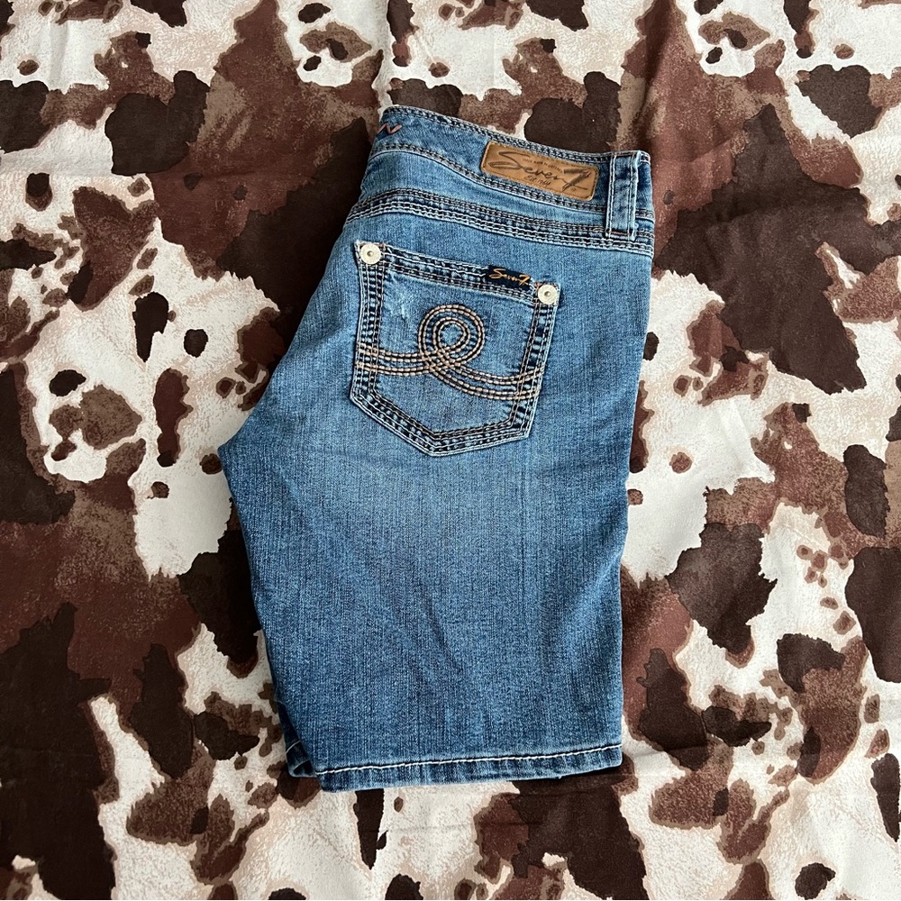 SEVEN SHORTS